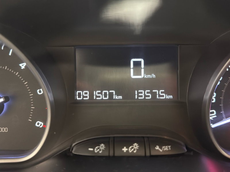 Peugeot 208 usata a Palermo (12)