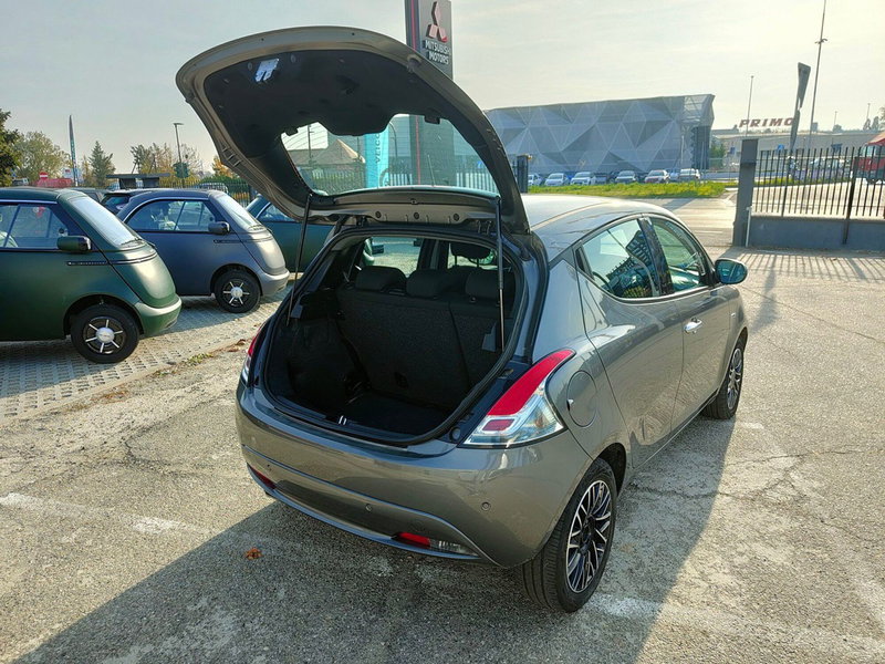 Lancia Ypsilon usata a Torino (10)