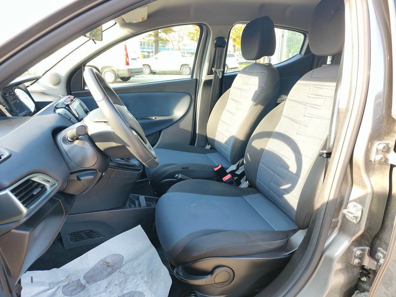 Lancia Ypsilon usata a Torino (13)