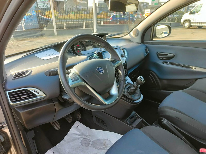 Lancia Ypsilon usata a Torino (14)