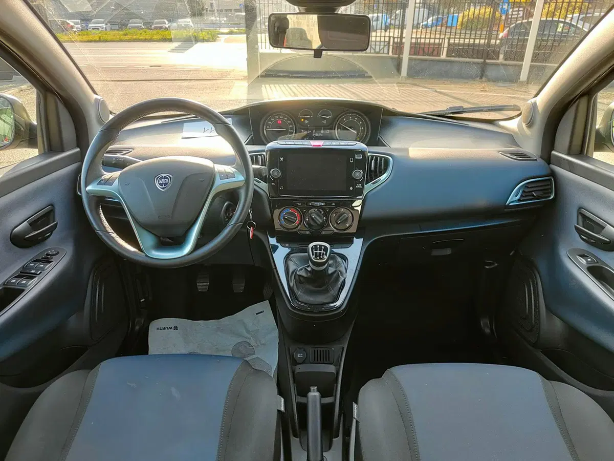 Lancia Ypsilon usata a Torino (16)