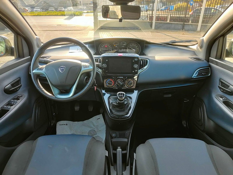 Lancia Ypsilon usata a Torino (16)