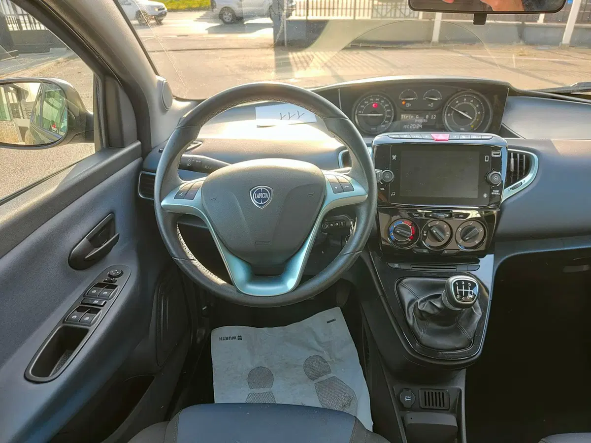 Lancia Ypsilon usata a Torino (17)
