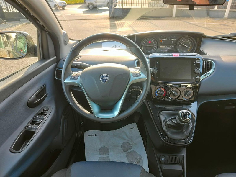 Lancia Ypsilon usata a Torino (17)