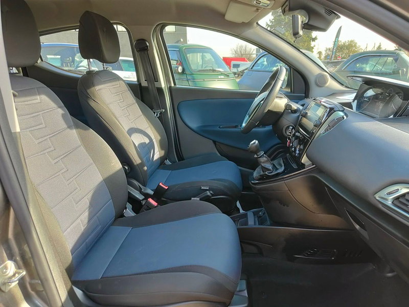 Lancia Ypsilon usata a Torino (20)