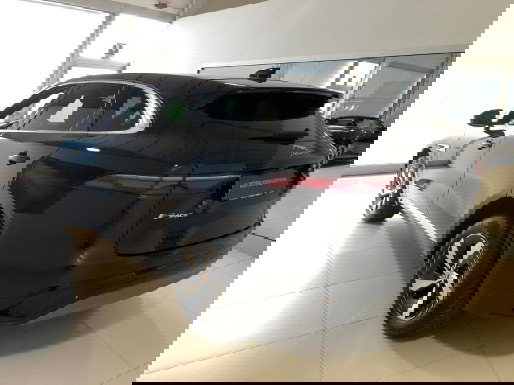 Jaguar F-Pace usata a Venezia (3)