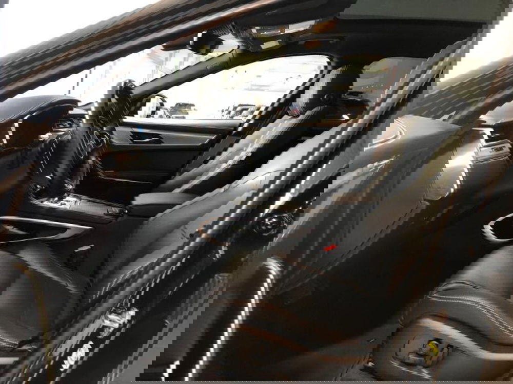 Jaguar F-Pace usata a Venezia (5)