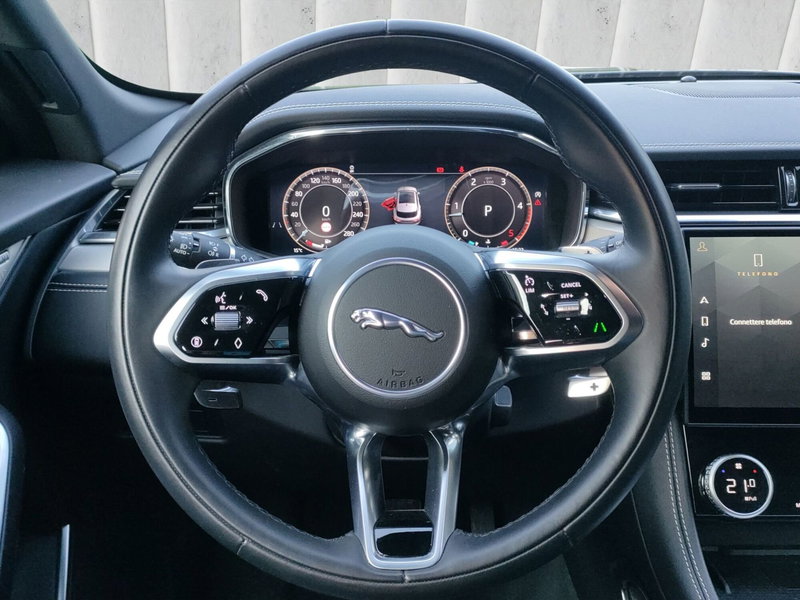 Jaguar F-Pace usata a Milano (11)