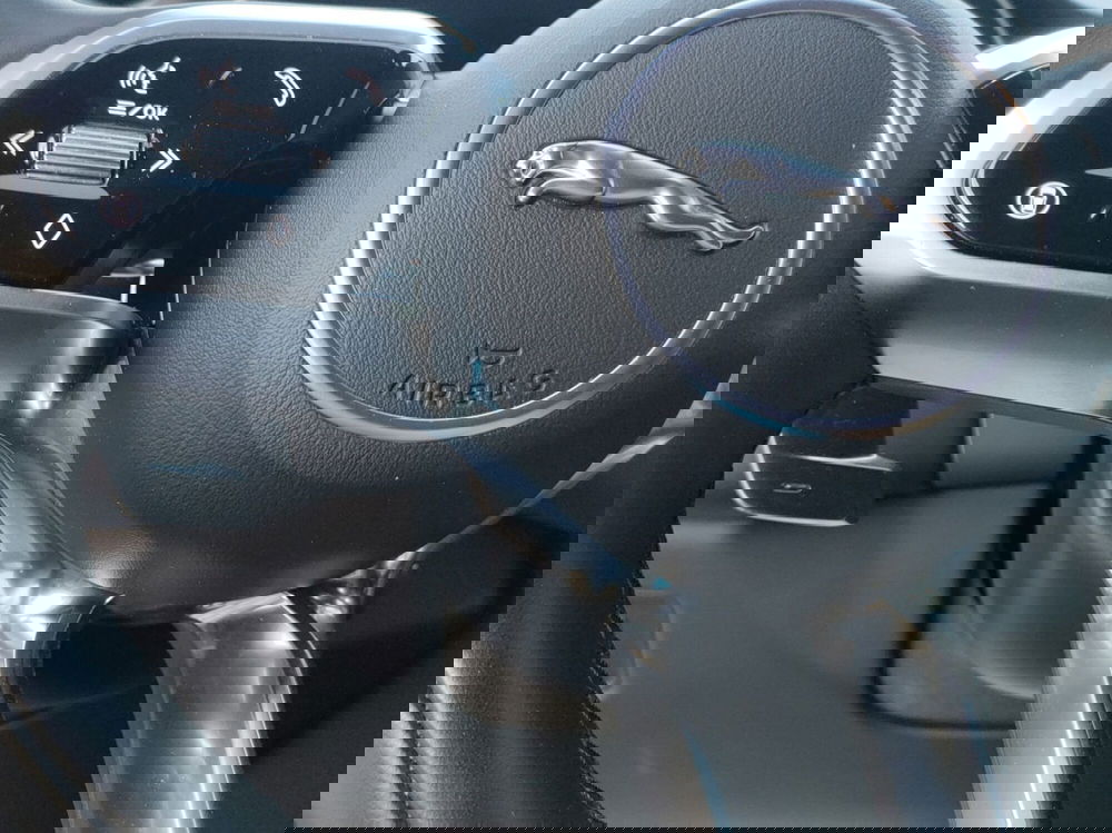 Jaguar F-Pace usata a Milano (12)