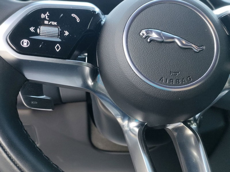 Jaguar F-Pace usata a Milano (12)