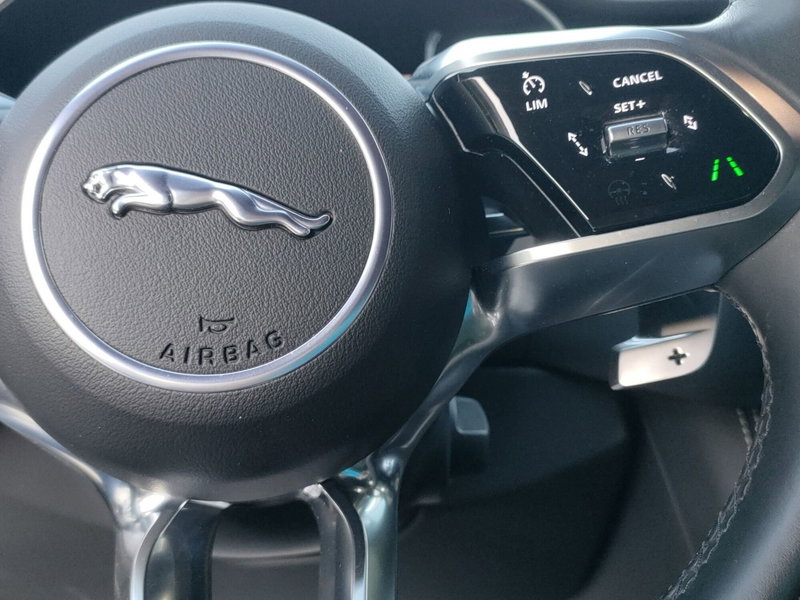 Jaguar F-Pace usata a Milano (13)