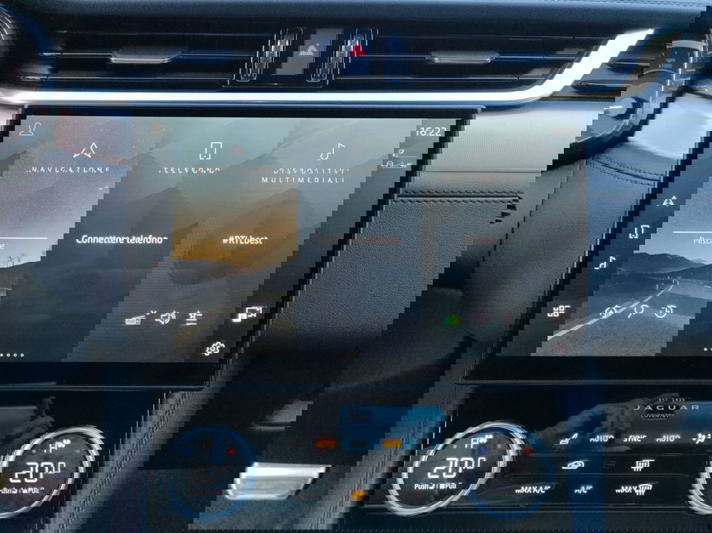 Jaguar F-Pace usata a Milano (14)