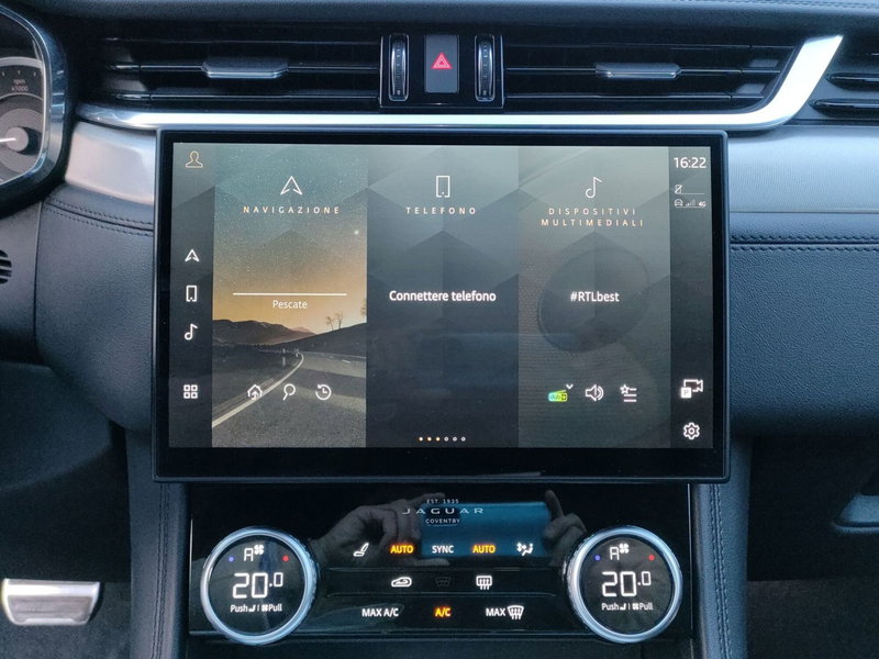 Jaguar F-Pace usata a Milano (14)