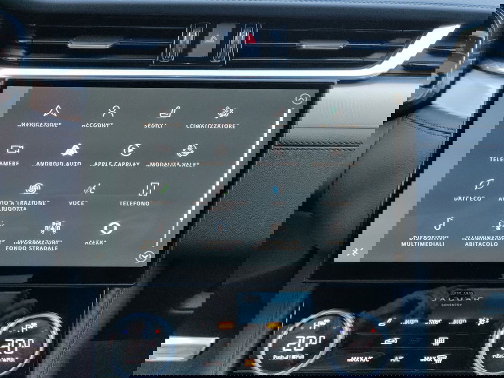 Jaguar F-Pace usata a Milano (15)