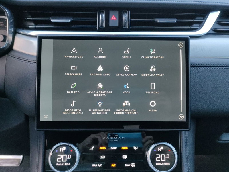 Jaguar F-Pace usata a Milano (15)