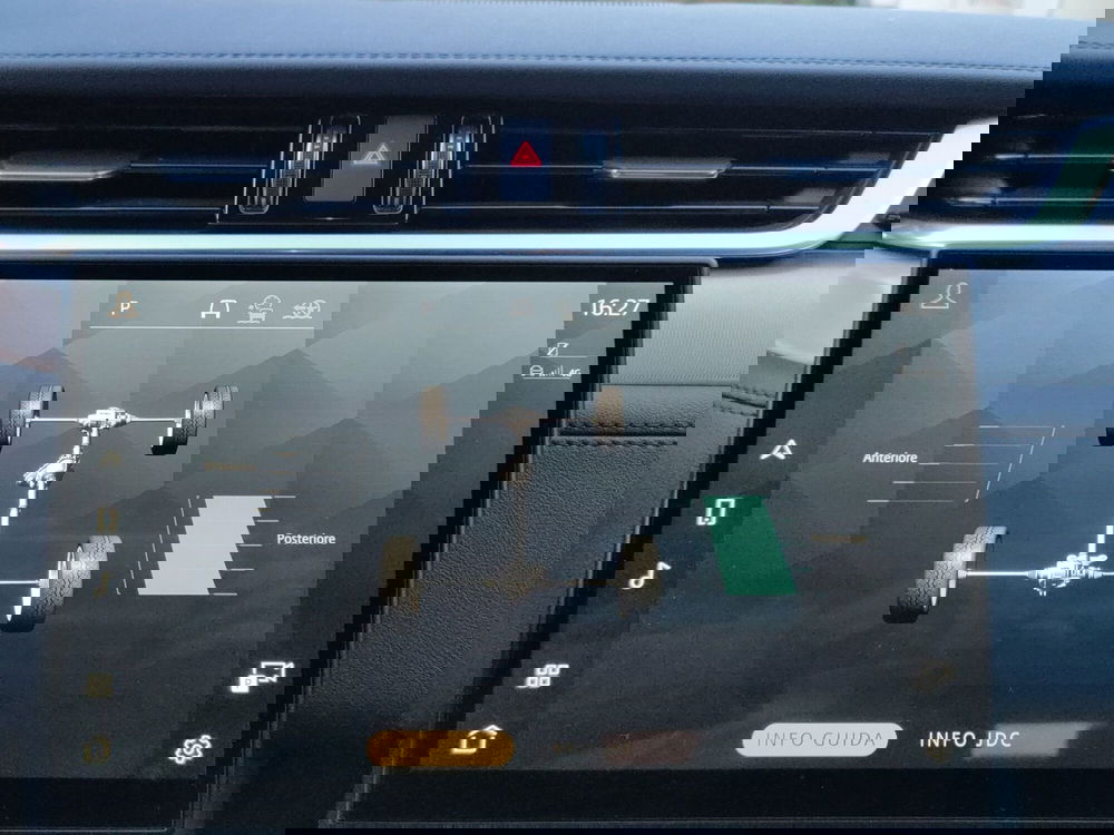 Jaguar F-Pace usata a Milano (16)