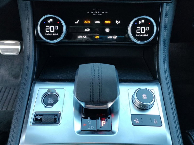 Jaguar F-Pace usata a Milano (17)