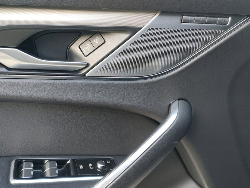 Jaguar F-Pace usata a Milano (19)