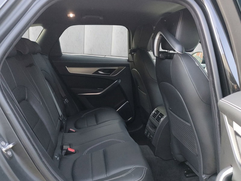 Jaguar F-Pace usata a Milano (5)