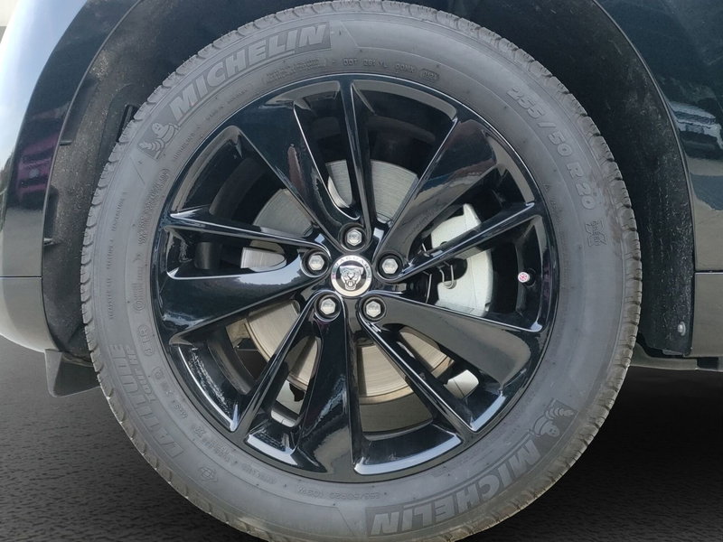 Jaguar F-Pace usata a Milano (9)