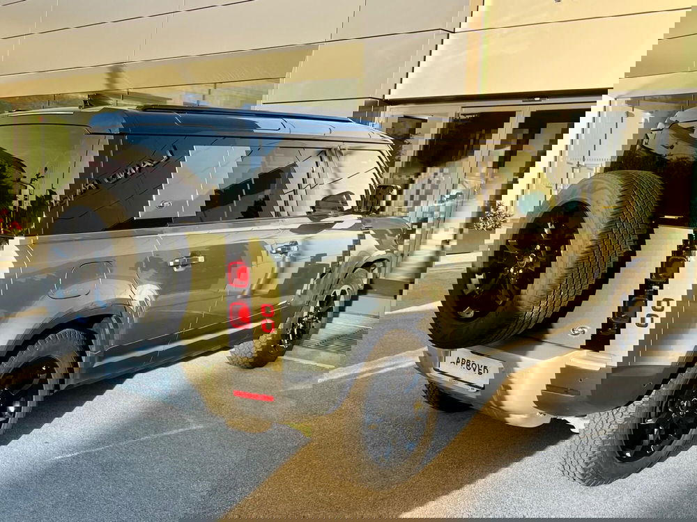 Land Rover Defender usata a Bari (2)