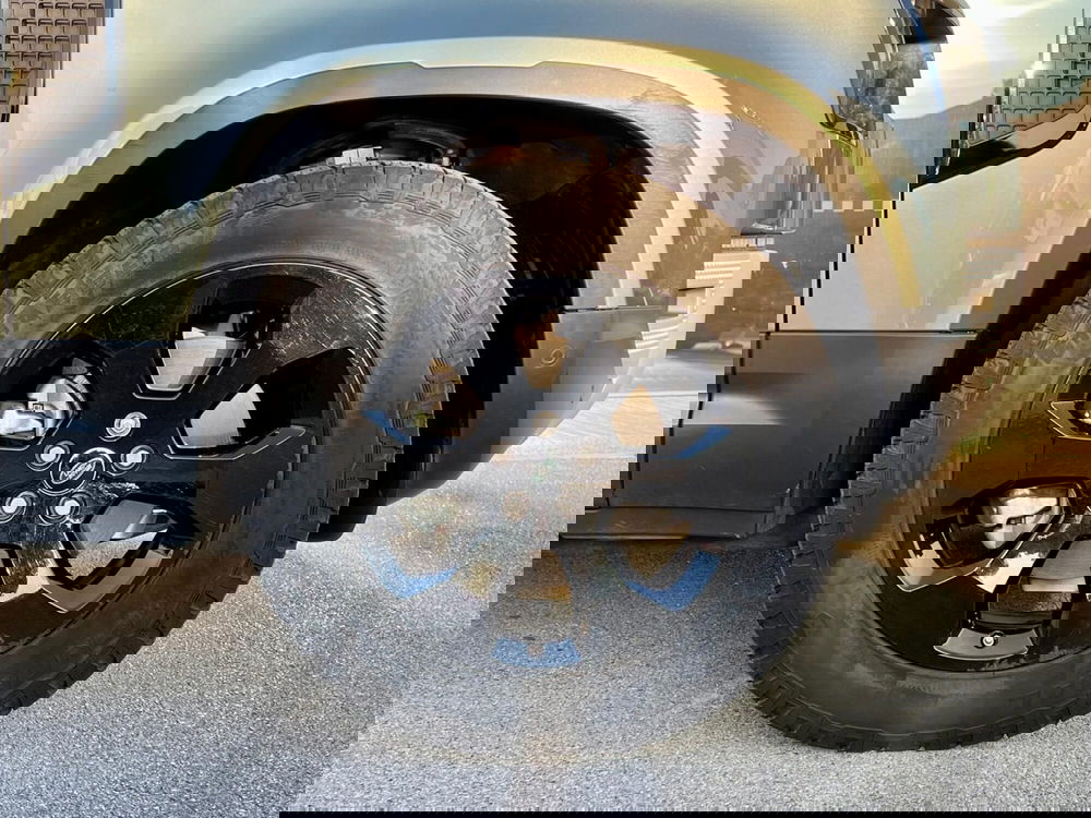 Land Rover Defender usata a Bari (9)