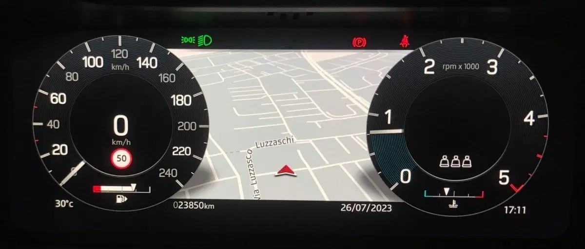 Land Rover Discovery Sport usata a Ferrara (9)