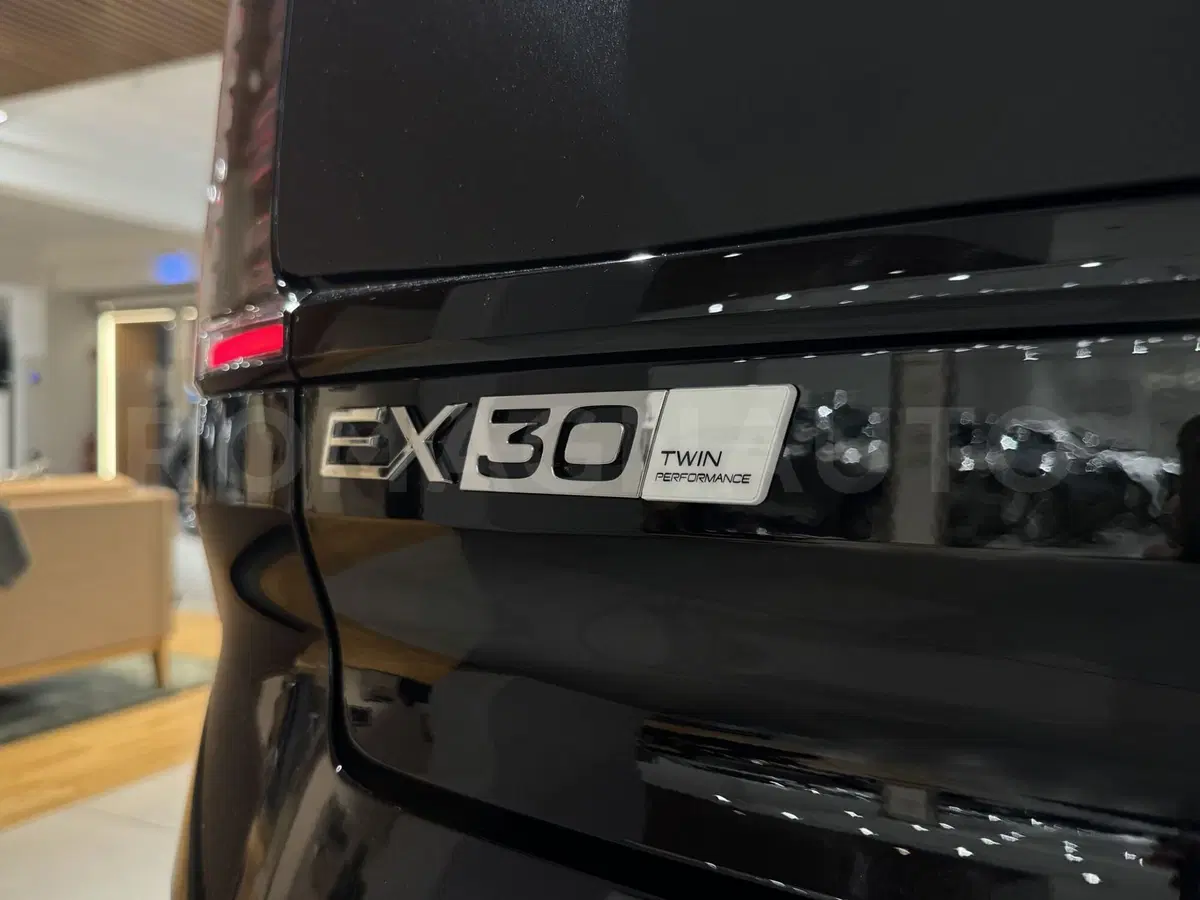 Volvo EX30 Cross Country nuova a Forlì-Cesena (5)