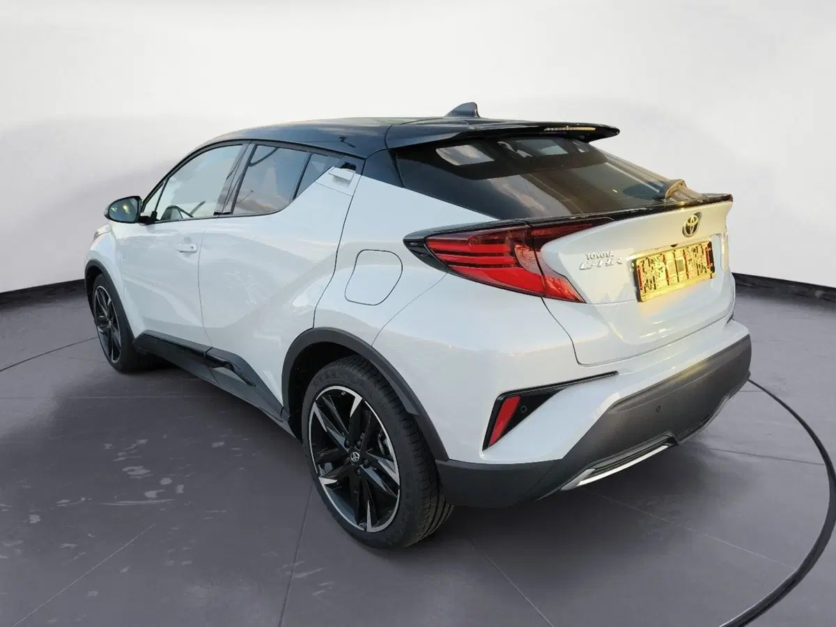 Toyota Toyota C-HR nuova a Reggio Calabria (4)