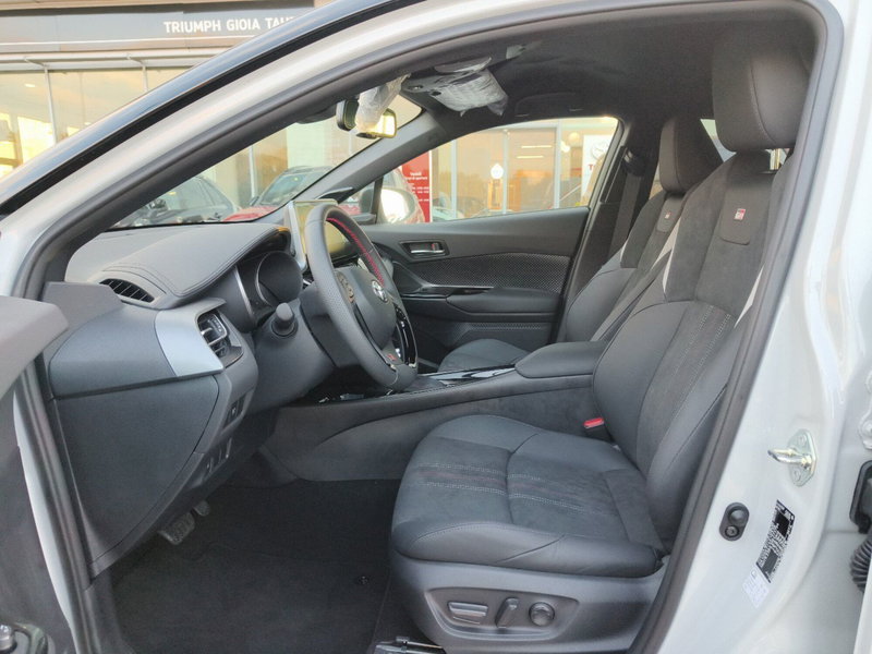 Toyota Toyota C-HR nuova a Reggio Calabria (5)