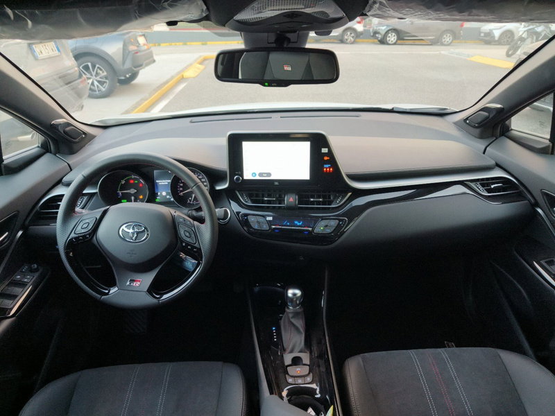 Toyota Toyota C-HR nuova a Reggio Calabria (7)