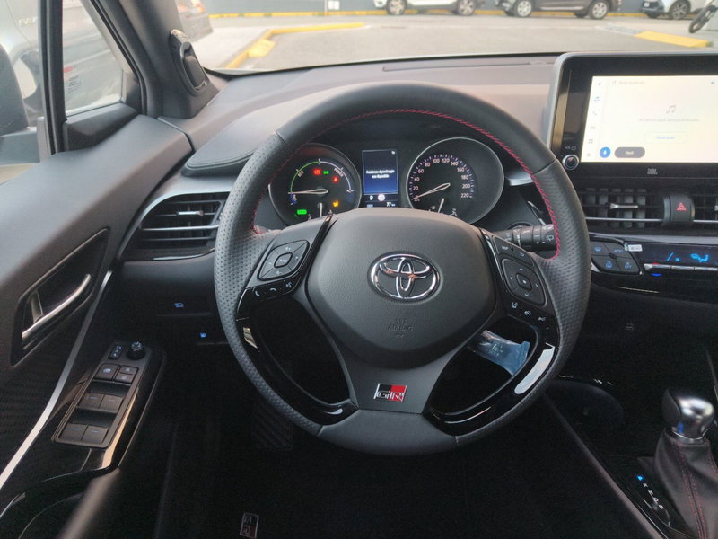 Toyota Toyota C-HR nuova a Reggio Calabria (9)