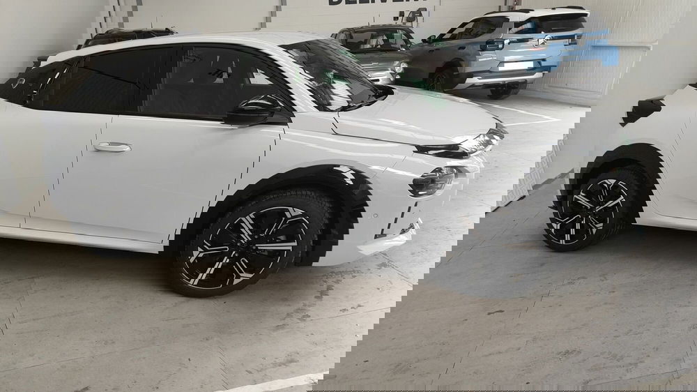 Lancia Ypsilon nuova a Milano (3)