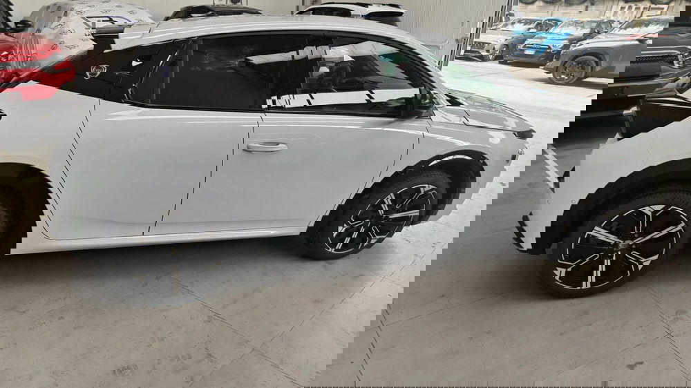 Lancia Ypsilon nuova a Milano (4)