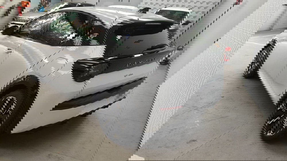 Lancia Ypsilon nuova a Milano (5)