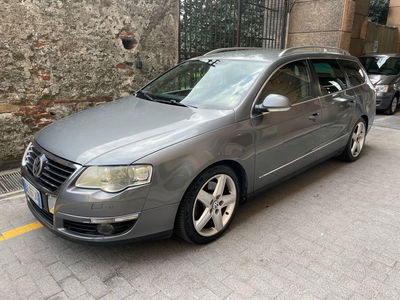 Volkswagen Passat 2.0 TDI DPF 4mot. Highline del 2007 usata a Genova