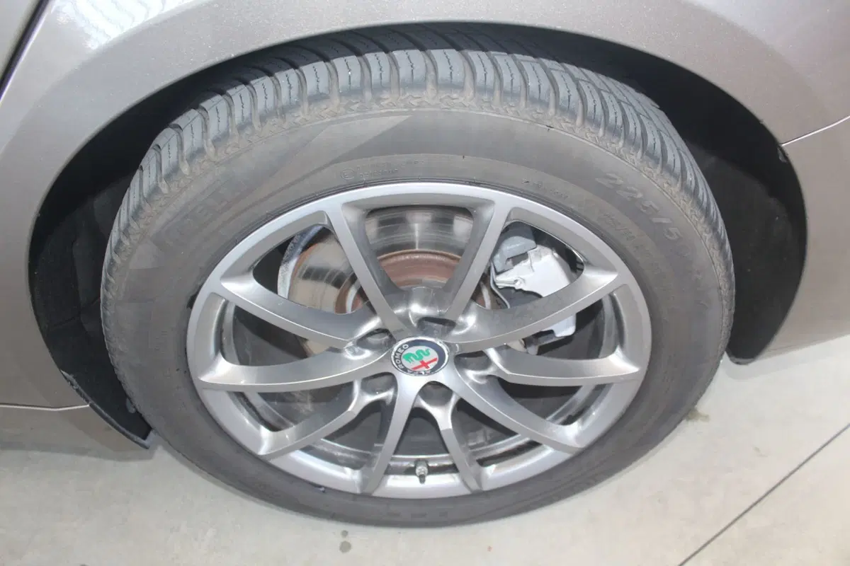 Alfa Romeo Giulia usata a Terni (11)