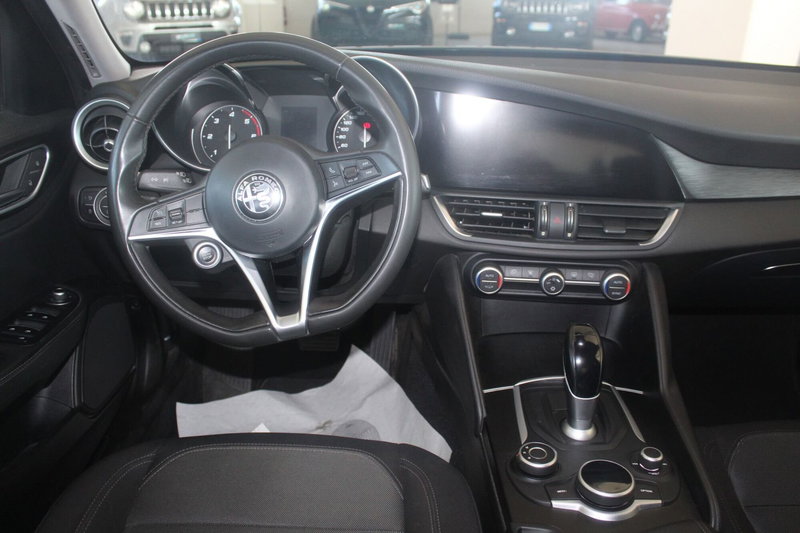 Alfa Romeo Giulia usata a Terni (12)