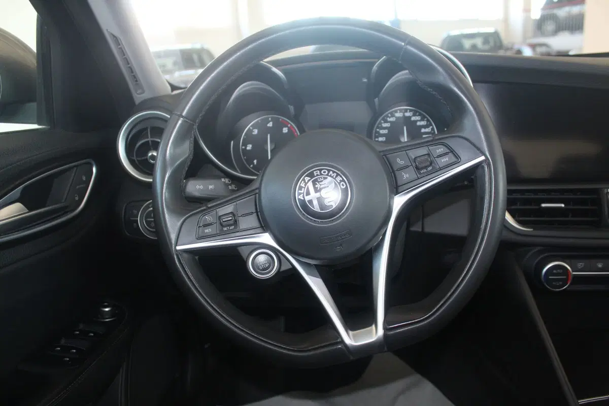Alfa Romeo Giulia usata a Terni (13)