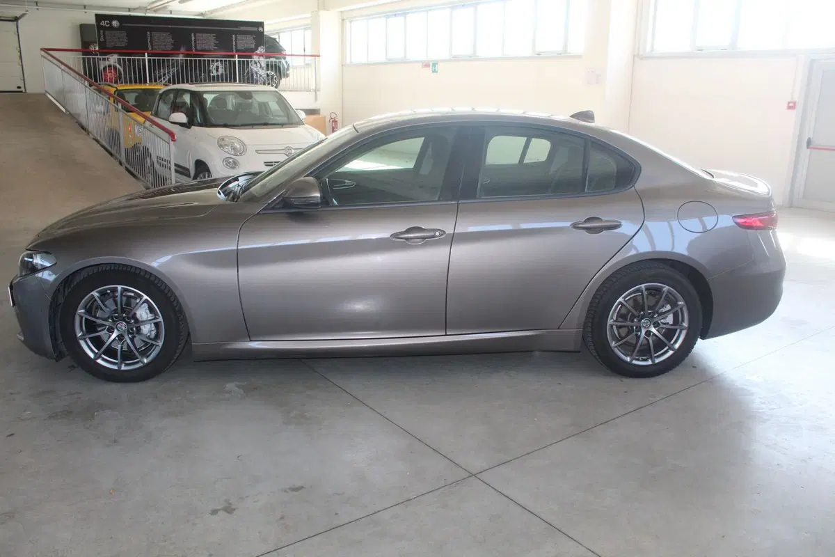 Alfa Romeo Giulia usata a Terni (3)