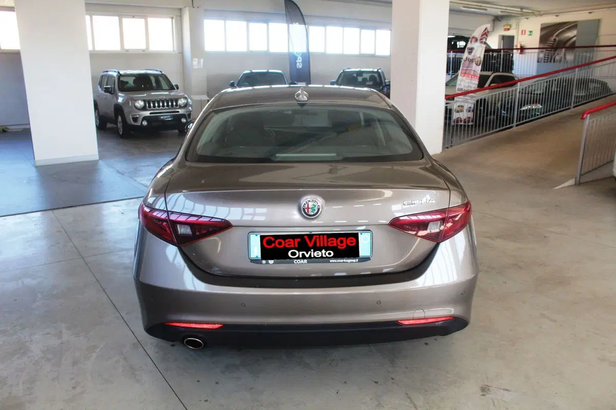 Alfa Romeo Giulia usata a Terni (5)