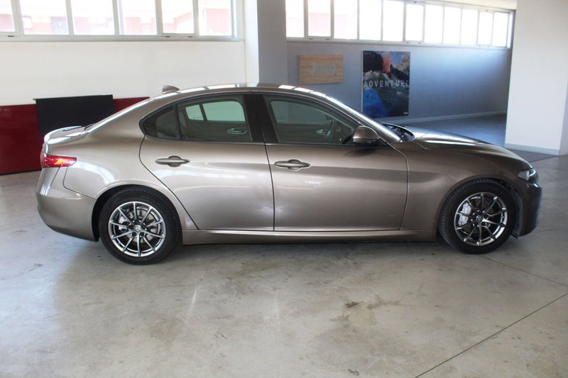Alfa Romeo Giulia usata a Terni (6)