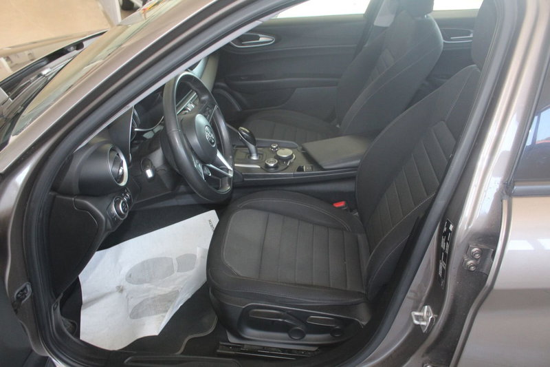 Alfa Romeo Giulia usata a Terni (7)