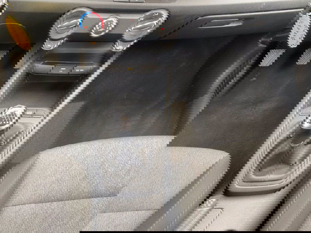 Kia Stonic usata a Milano (15)