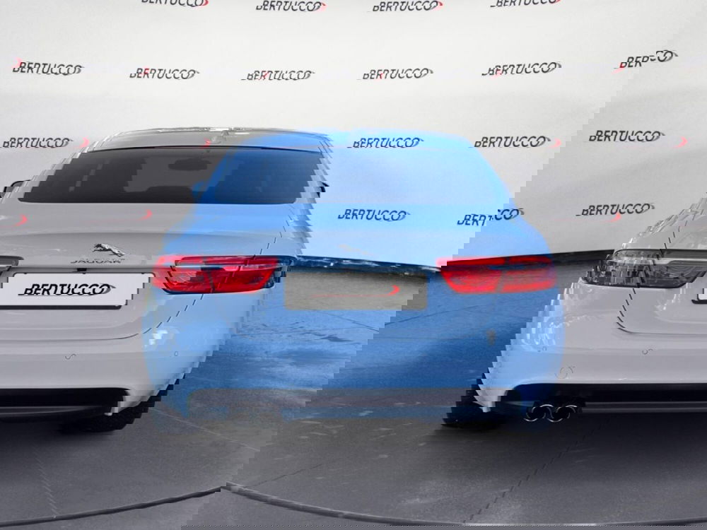 Jaguar XE usata a Verona (5)