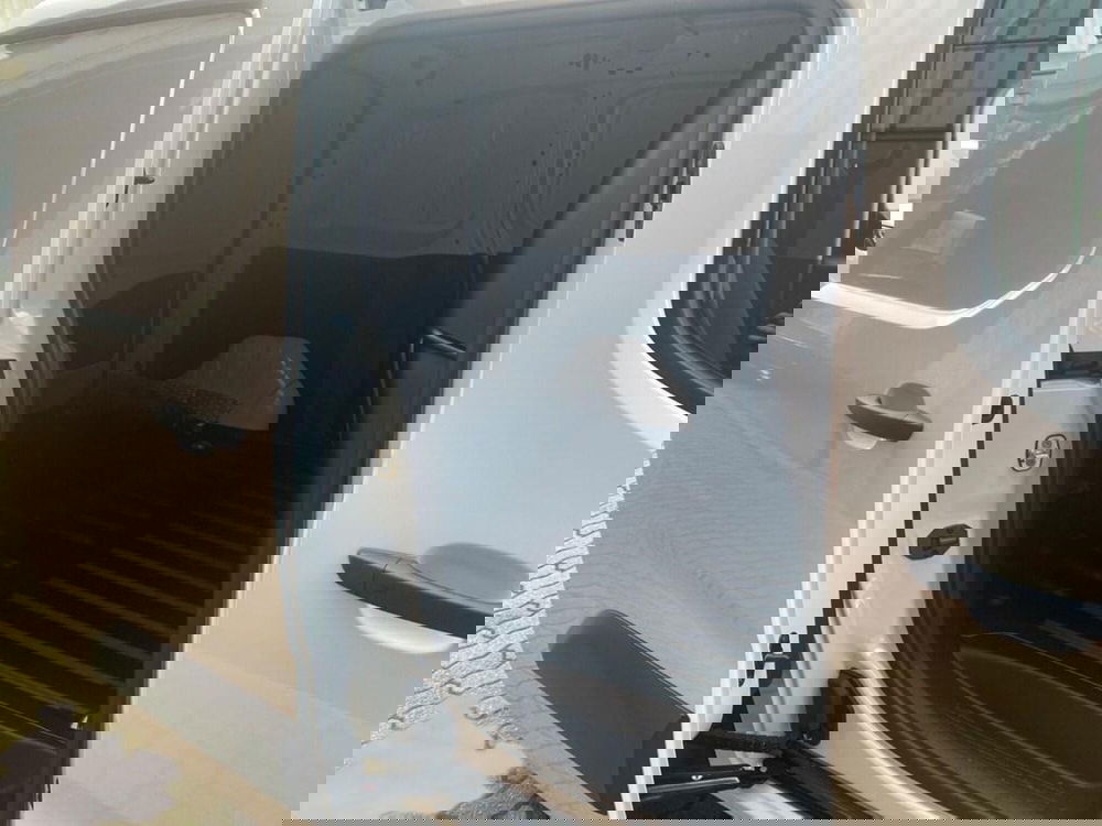 Peugeot Partner Furgone nuova a Torino (7)