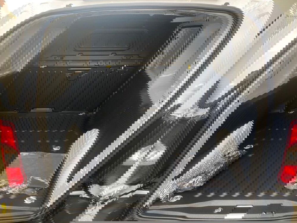 Peugeot Partner Furgone nuova a Torino (8)