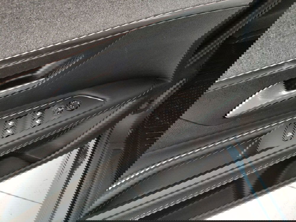 Peugeot 3008 usata a Caserta (20)