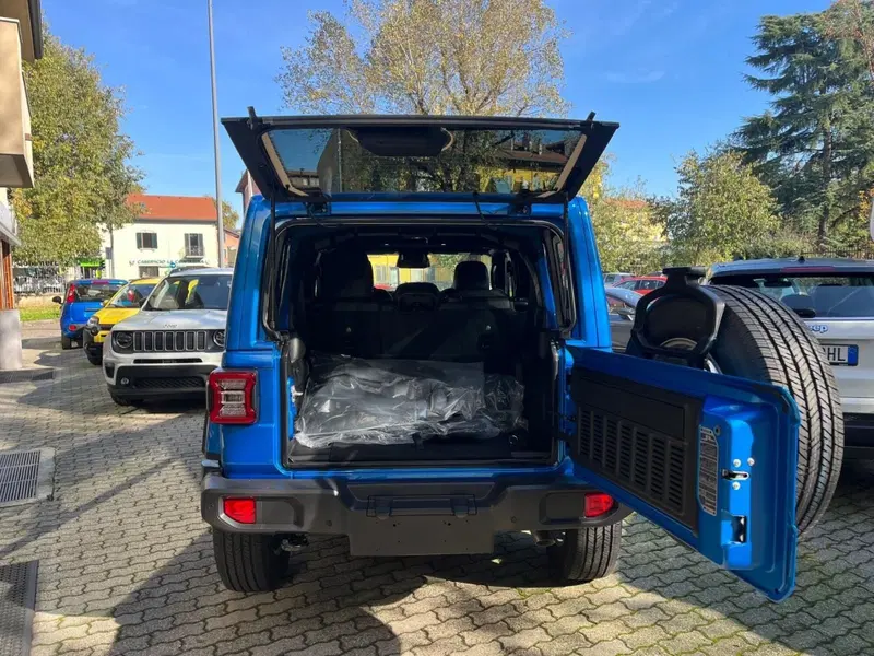 Jeep Wrangler Unlimited nuova a Milano (10)
