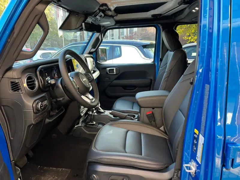Jeep Wrangler Unlimited nuova a Milano (12)